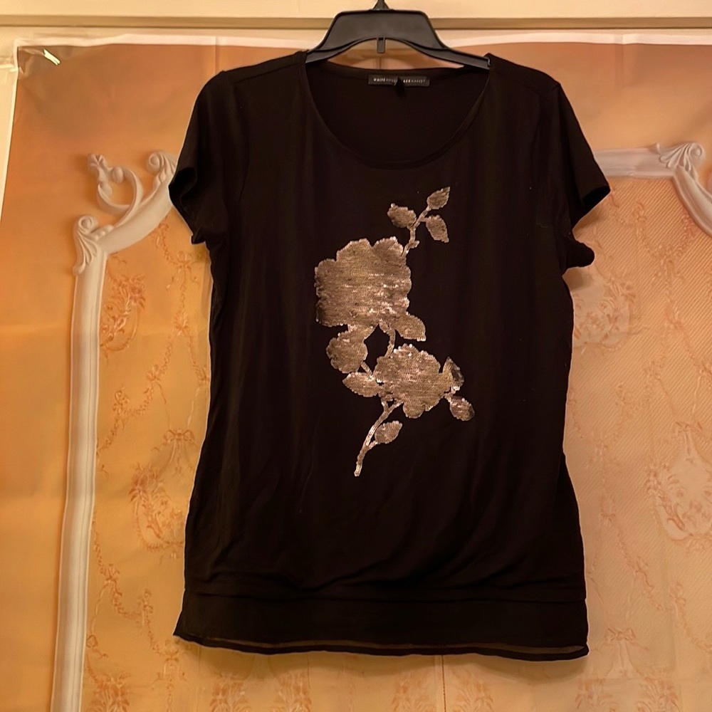 Whitehouse Blackmarket short sleeve top with sequin gold floral rose in front